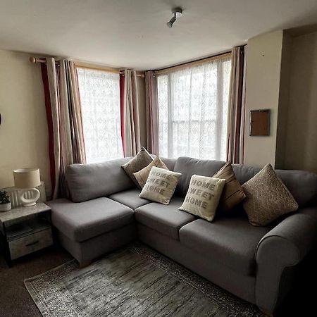 The Hideaway Holywell 1 Apartment Luaran gambar